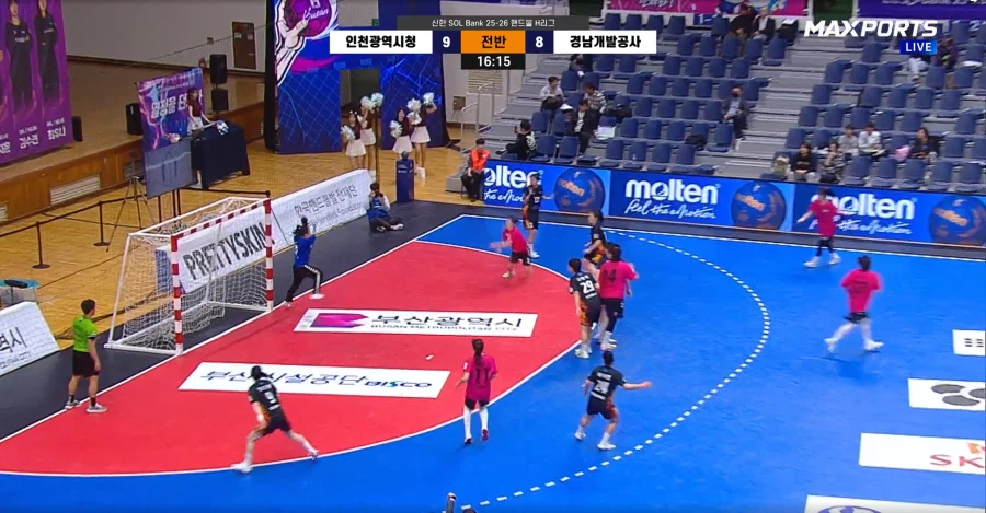 막내 여동생이 어제 프로 핸드볼 리그에서 6골을 넣으며 팀의 승리를 견인했습니다._31.webp