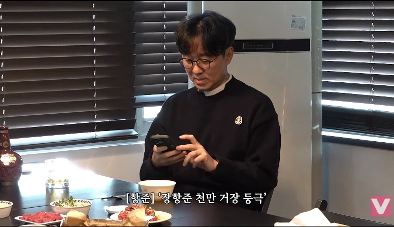 거장 모임에 갈 준비하는 거장 감독_1.webp