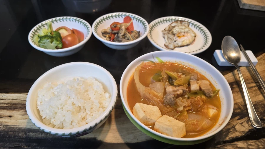 돼지고기 소분하면서 만든 김치찌개_14.webp