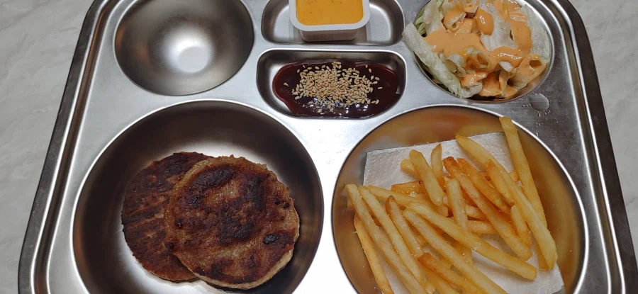 감튀와 함박_4.webp