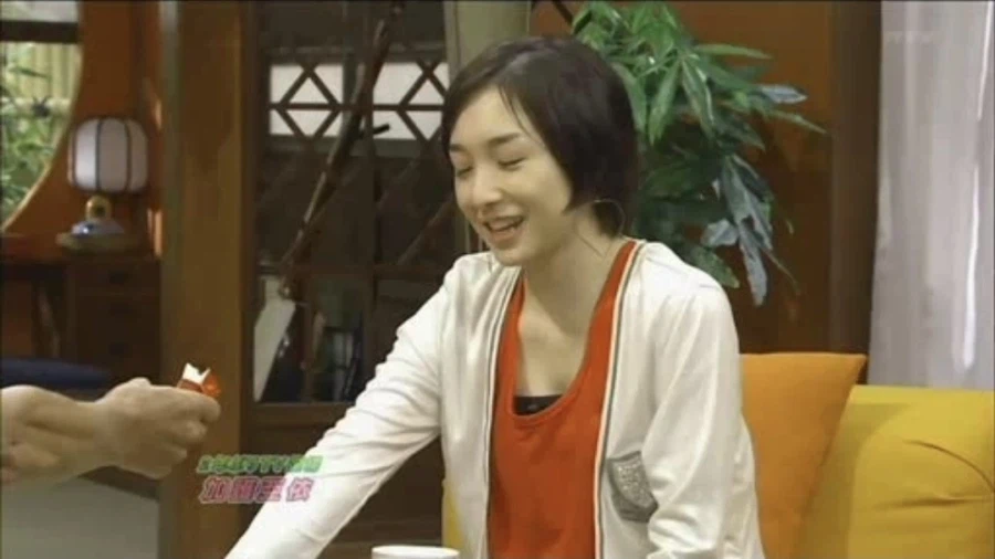 방송에서 여자 연예인에게 담배를 권하는 일본 국민 개그맨.jpg_5.webp