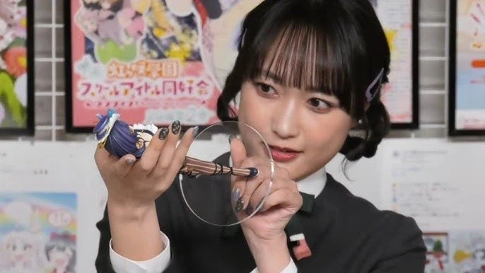 성우들이 자신 작품 캐릭 피규어 나올때마다 확인하는것..._2.webp