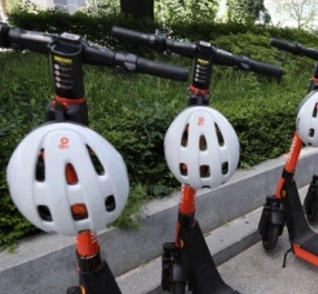 특수부대한테 자전거 헬멧 씌우고 투입 시킨 나라_2.webp