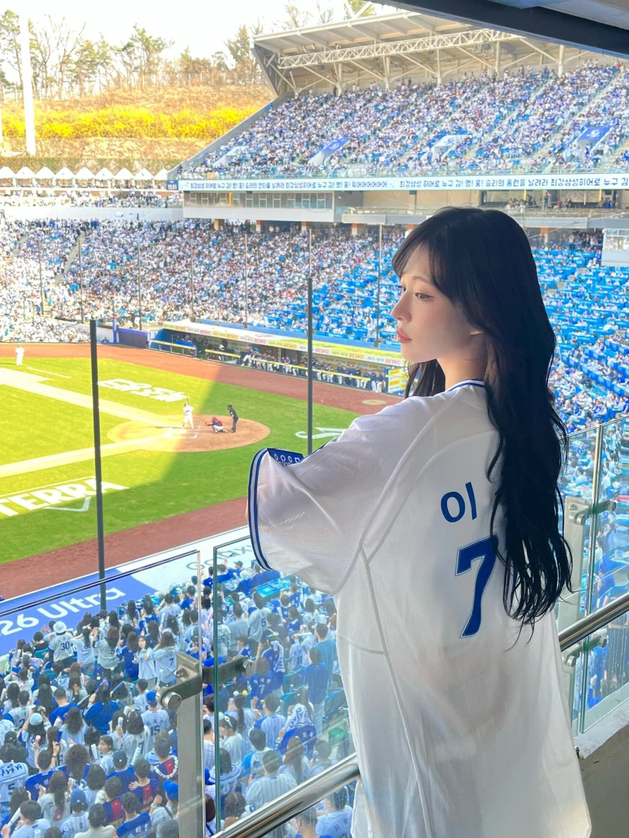 프로미스나인 이채영, '후라도도 반한 청순 시구'_1.webp