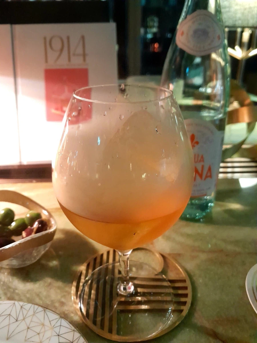 한잔은 떠난간 너를위하여 한잔은 너와 나의 영원했던 사랑을위하여_12.webp