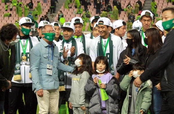 삼성그룹과 현대그룹은 축구팬들에게 도게자 박아야 한다_2.webp