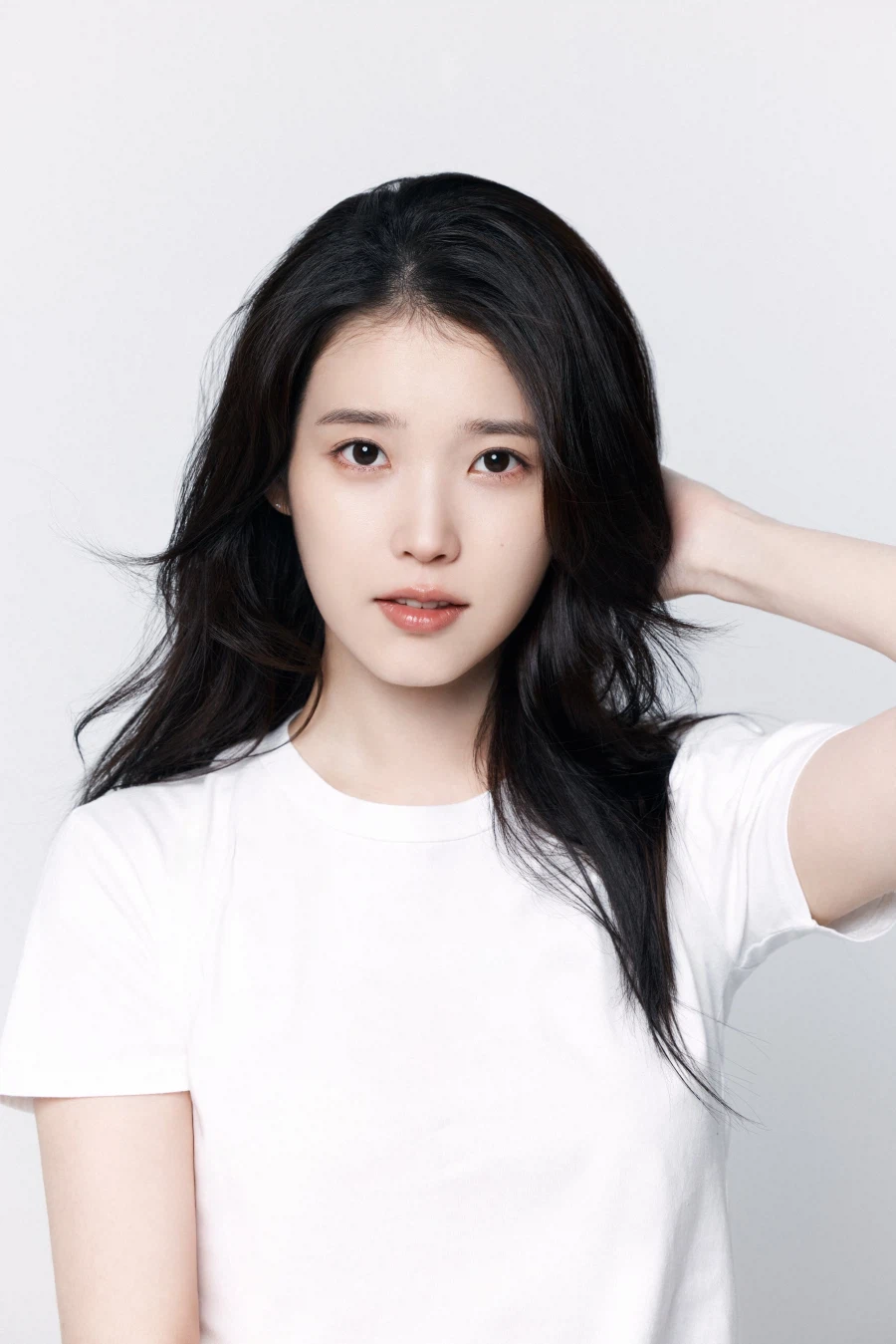 아이유, 스무살 같은 청순함‥‘대군부인’ 첫방 앞두고 새 프로필 공개_11.webp