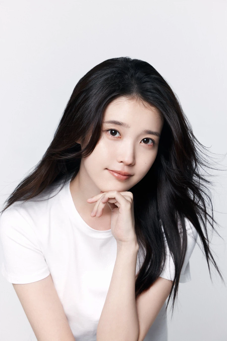 아이유, 스무살 같은 청순함‥‘대군부인’ 첫방 앞두고 새 프로필 공개_12.webp