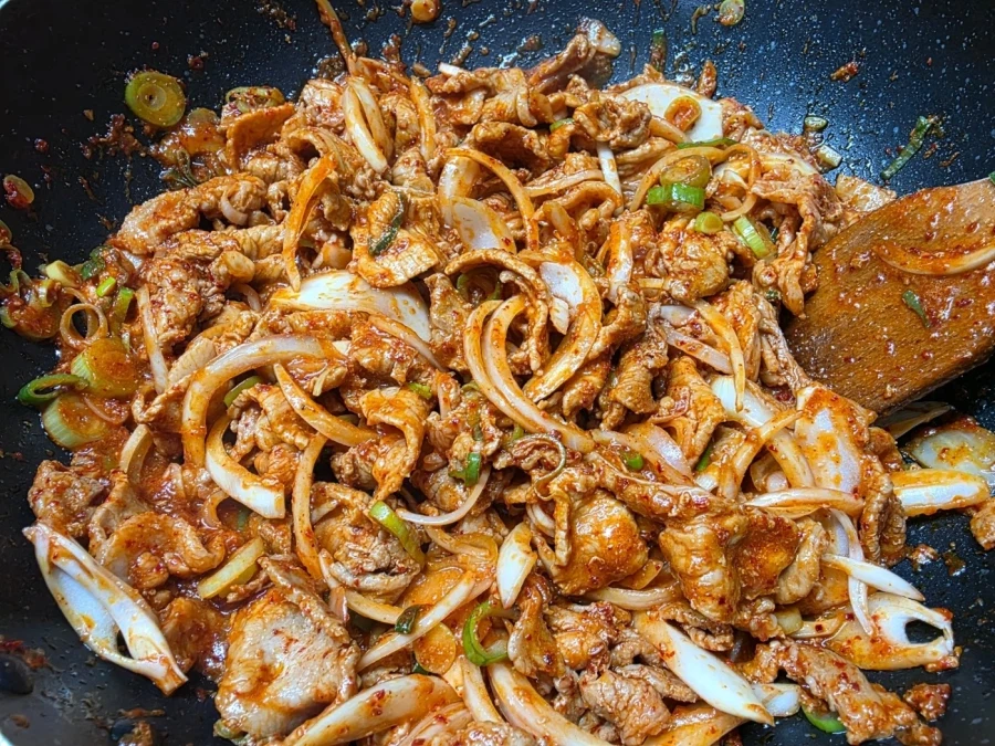 직장에서 3천원씩 걷어서 해먹는 점심 달래장 제육볶음 계란감자국_4.webp