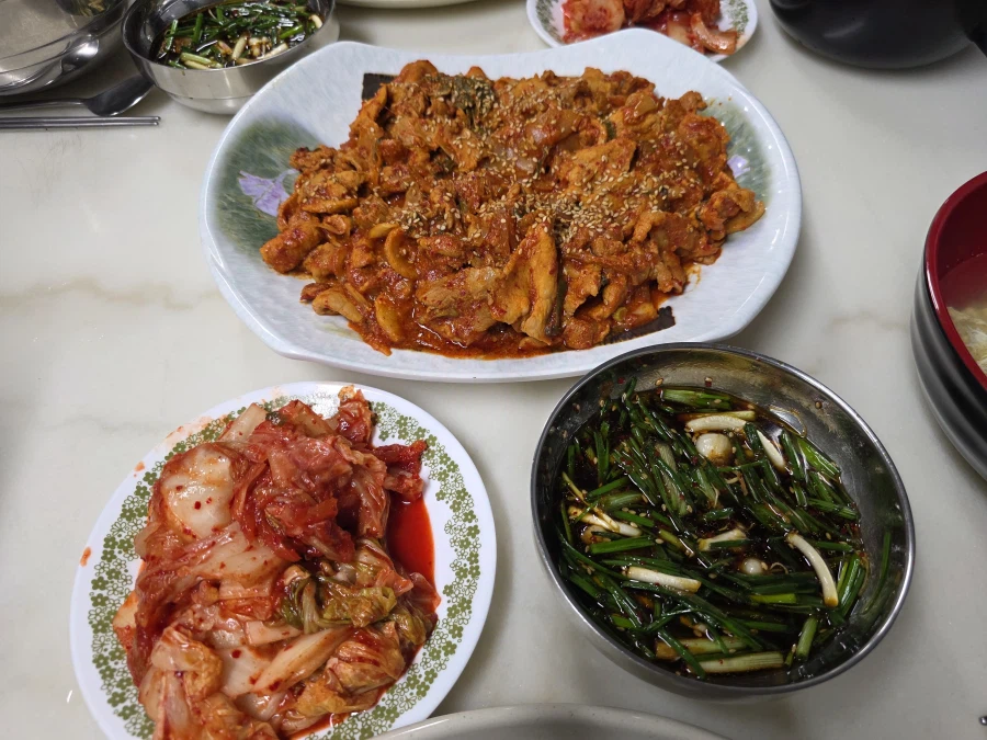 직장에서 3천원씩 걷어서 해먹는 점심 달래장 제육볶음 계란감자국_6.webp