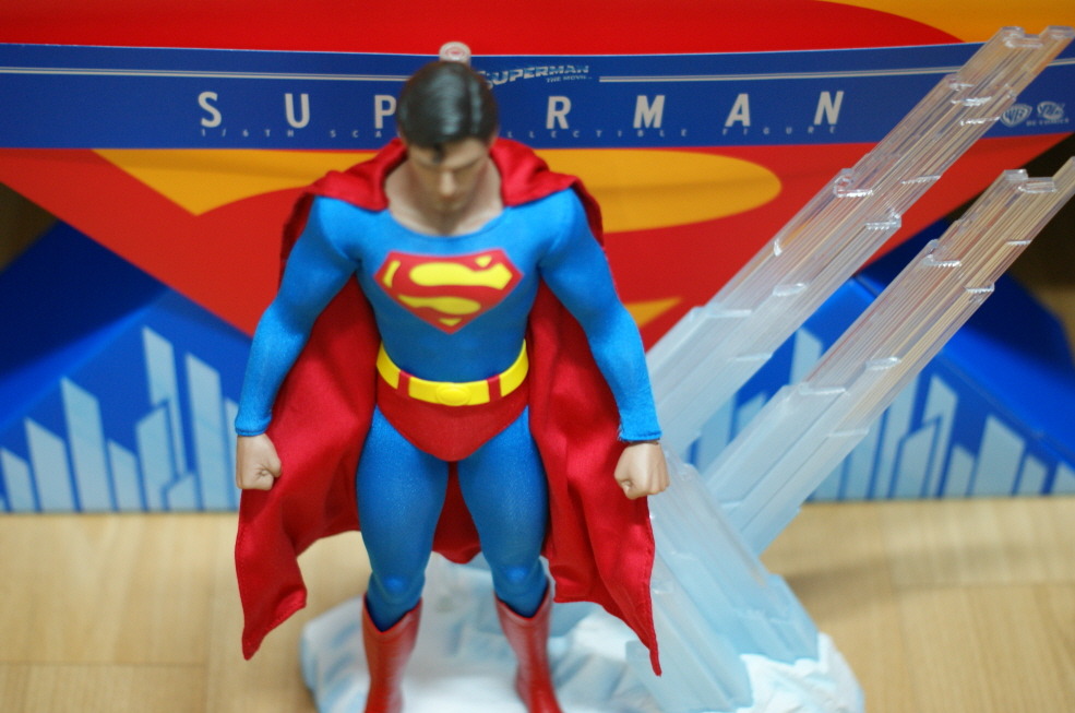 핫토이社 'Superman' -크리스토퍼 리브(슈퍼맨)- | 피규어 갤러리