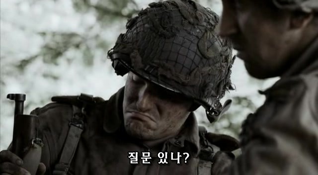 밴드 오브 브라더스 제3화 Carentan (2/2) _8.jpg