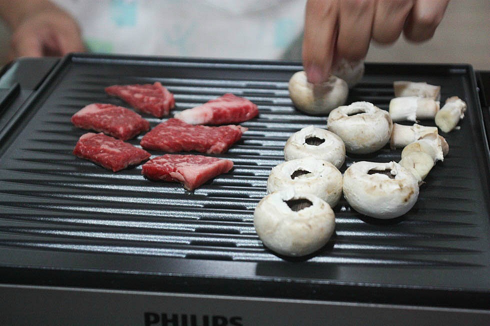 고기는 역시 핏기만 가시면 흡입 - 한우 등심_5.jpg