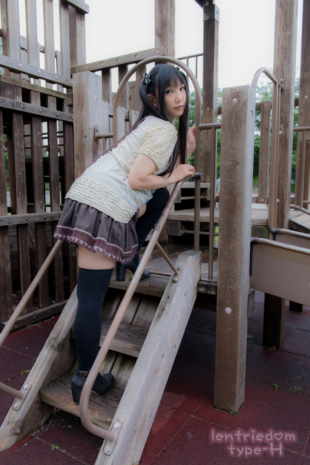 img/5/3/F/2/53F215E0453ADB0036