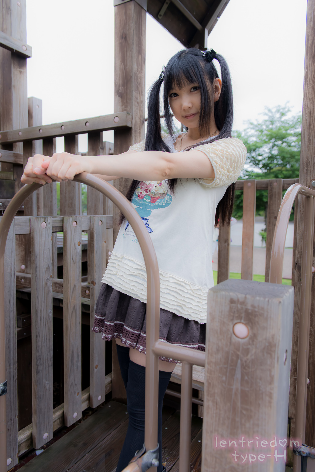 img/5/3/F/2/53F215E64554C10008