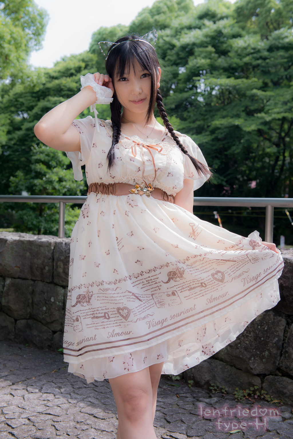 img/5/3/F/2/53F22F4A3B6BE50009