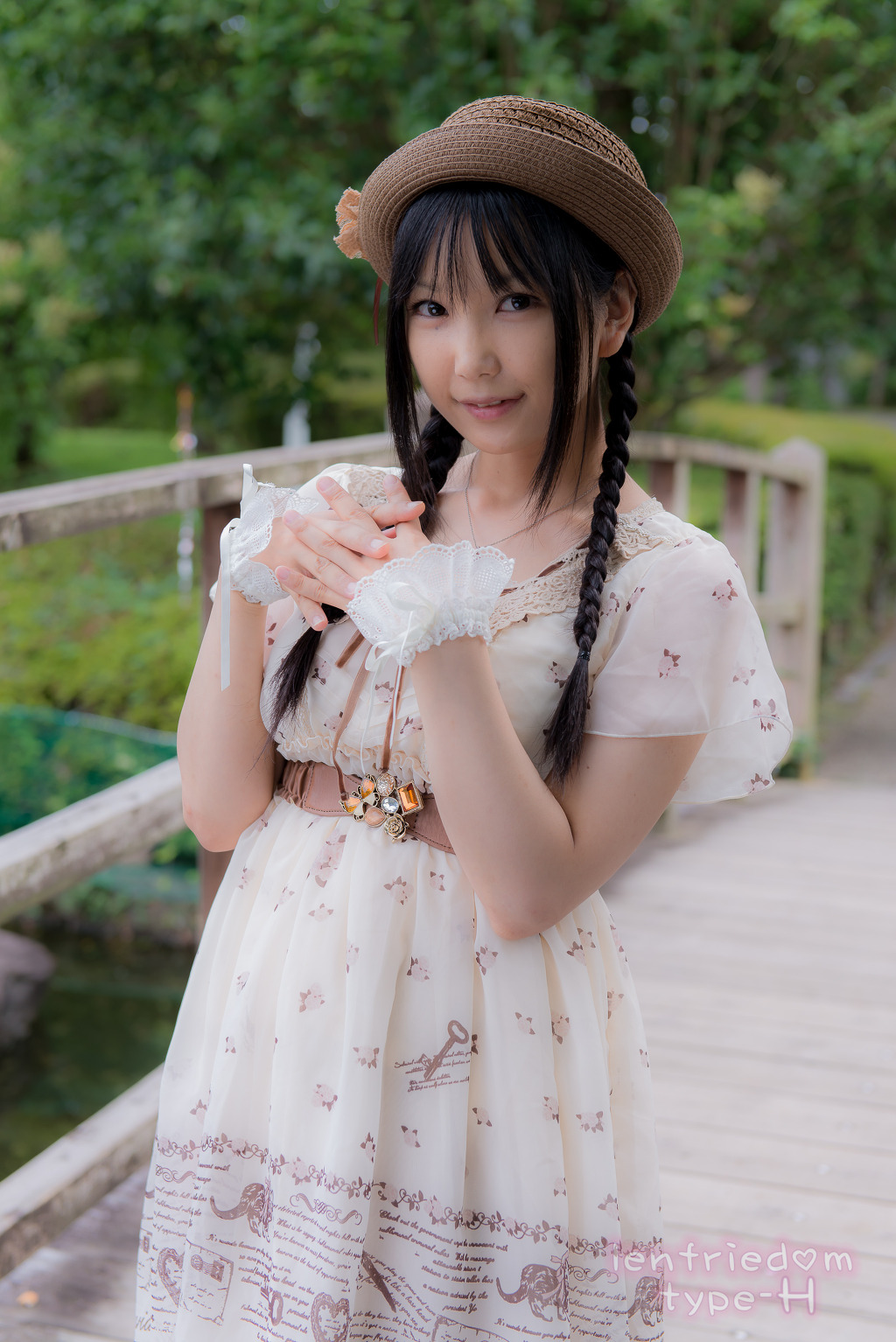 img/5/3/F/2/53F22F733548020027