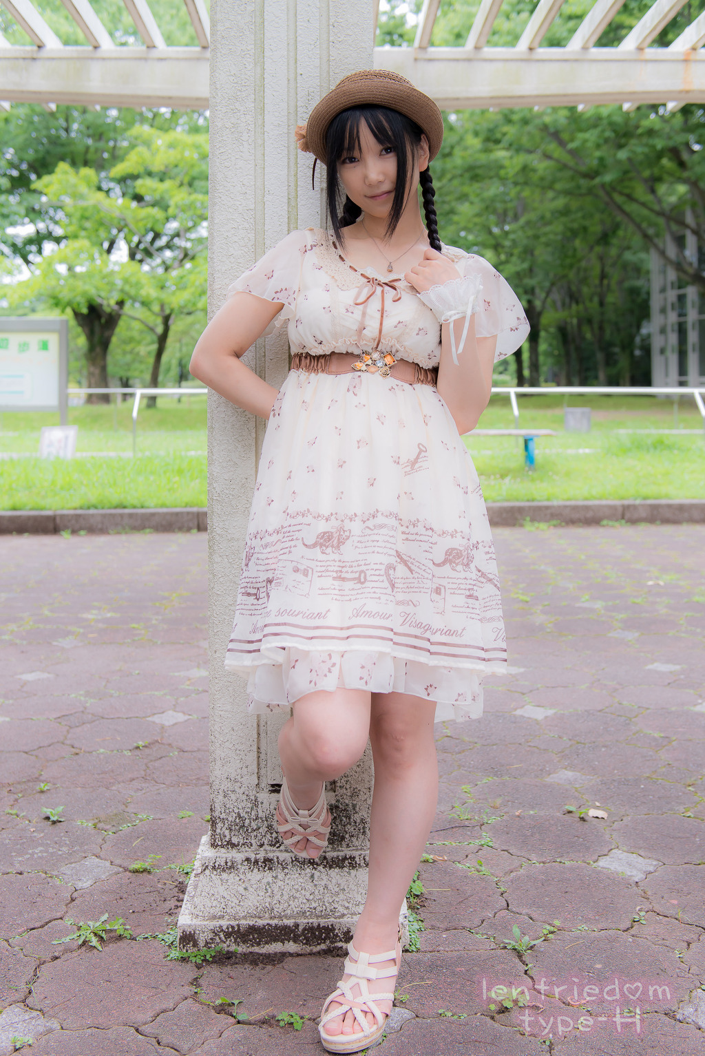 img/5/3/F/2/53F22F7E3560110006