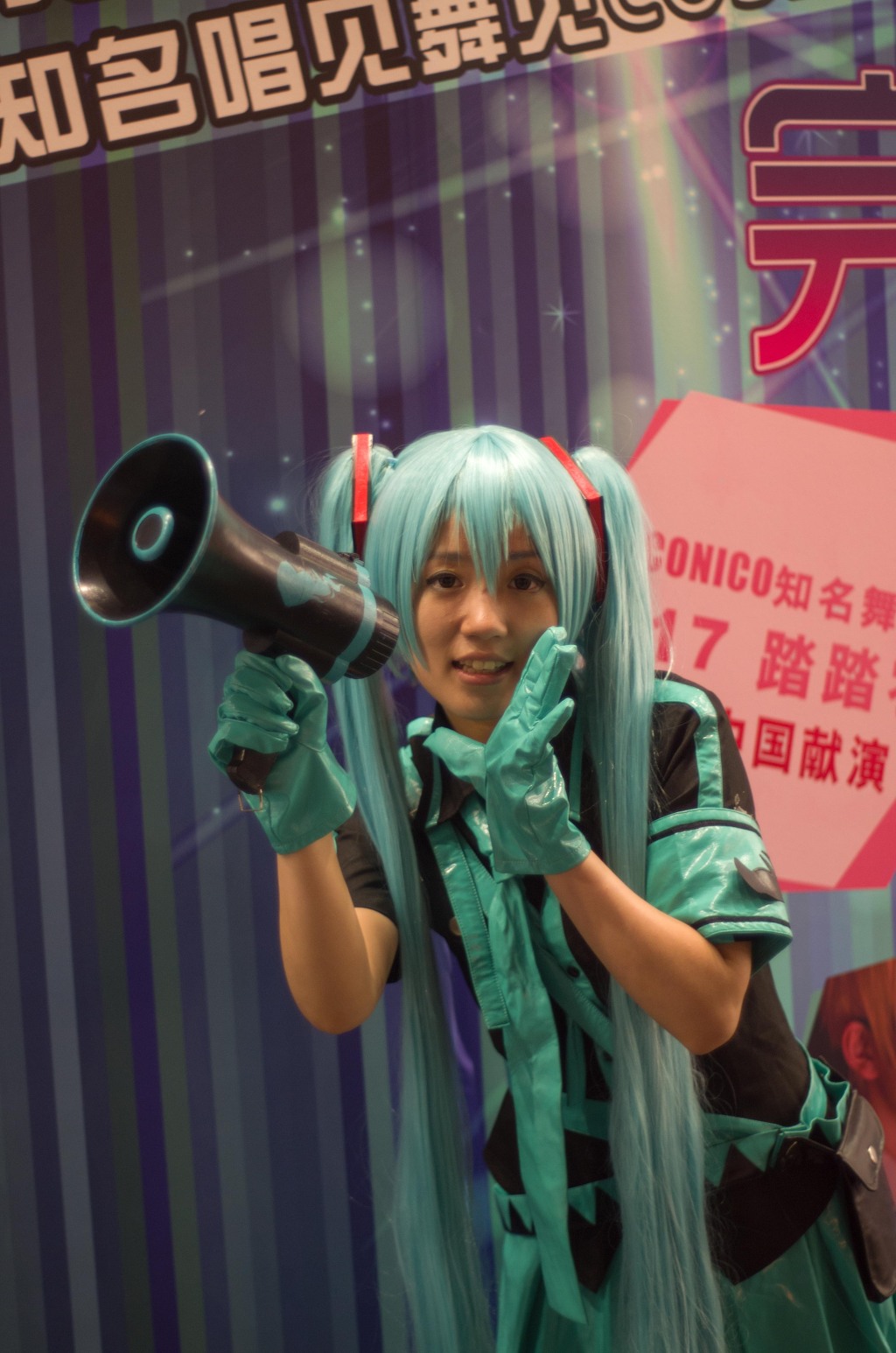 img/5/3/F/4/53F464283C32FA0009