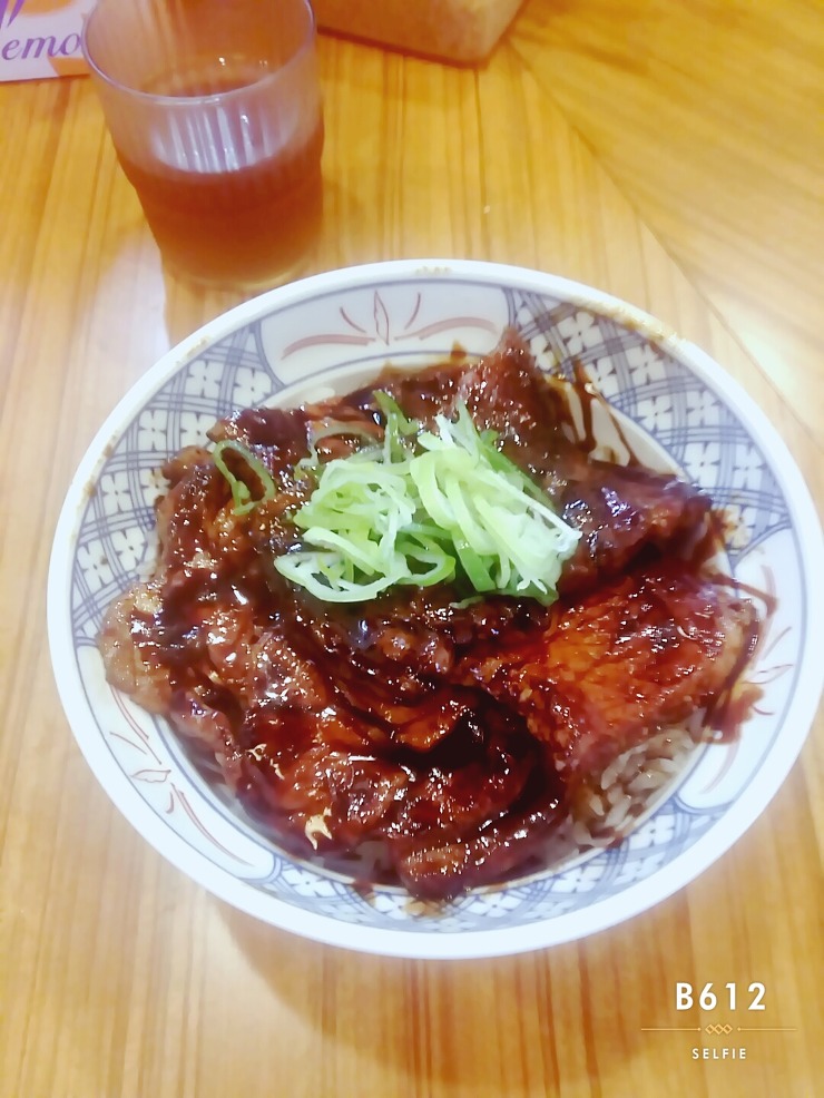 img/5/5/B/2/55B251E7367D640036