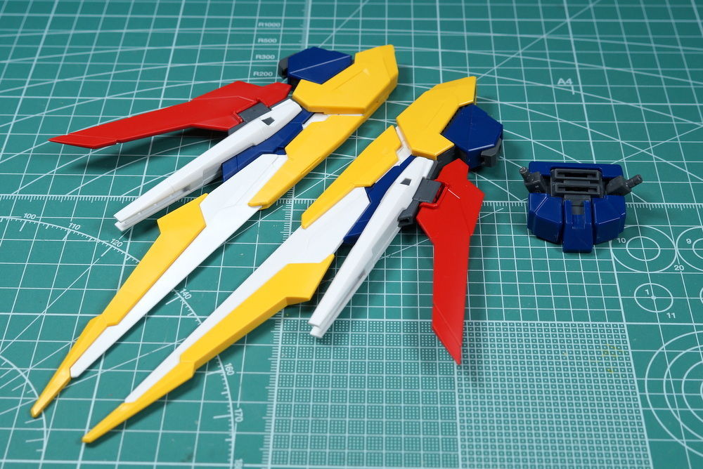 프리미엄반다이 웹한정 MG 건담 페니체 리나시타 알바 조립리뷰_14.jpg