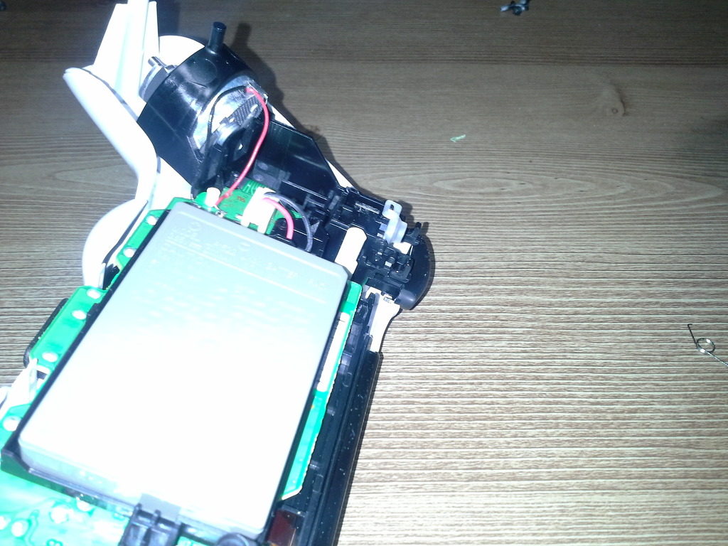 듀얼쇼크4 구형, 신형 트리거 조립법._2.jpg