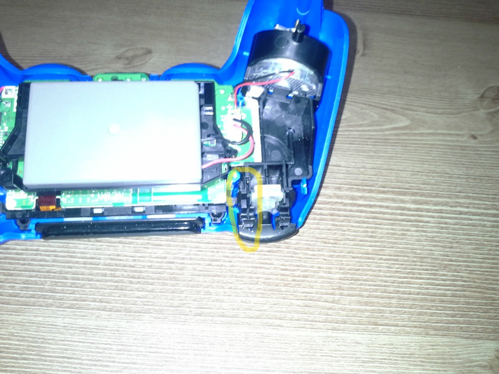 듀얼쇼크4 구형, 신형 트리거 조립법._6.jpg