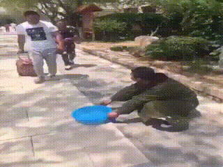 눈감으면 코베어가는 세상.gif_1.gif