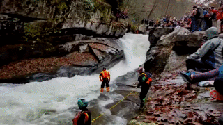 소방관들의 직업정신_1.gif