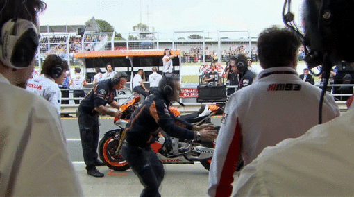 오토바이 경주 피트인.gif_1.gif