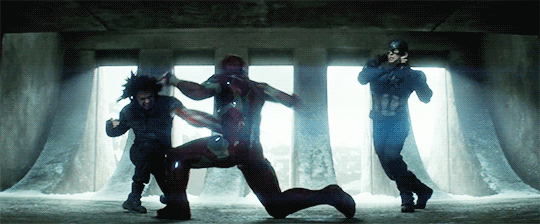 토니 스타크 아버지가 되돌리고 싶었던 시간.jpg_4.gif