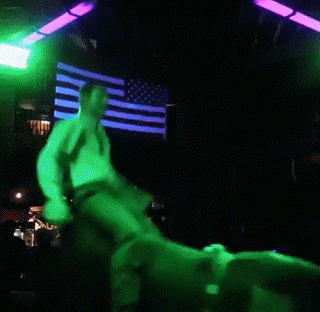 허리놀림 끝내주는 외국인.. ㅗㅜㅑ.._1.gif