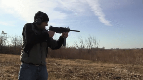 총 쏘는 짤.gif_5.gif