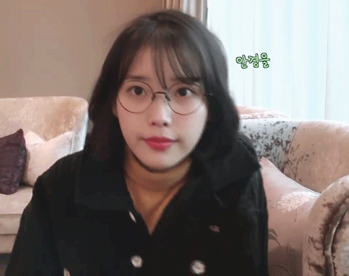 아이유 약간 고 최진실씨 닮지 않았냐?_1.gif