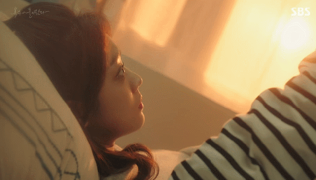 조보아 키스하는 짤.gif_1.gif