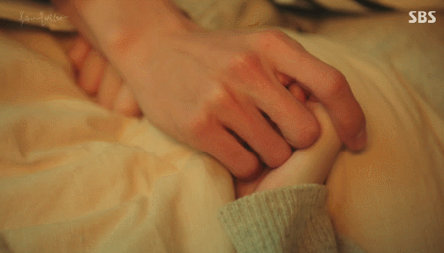 조보아 키스하는 짤.gif_4.gif