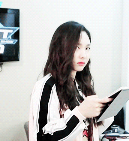 여자가 반했을때 짓는 표정들_6.gif