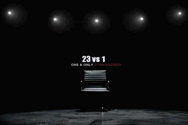 이번 오프닝 의자씬을 다른 오프닝이랑 비교해보자.jpg_1.gif