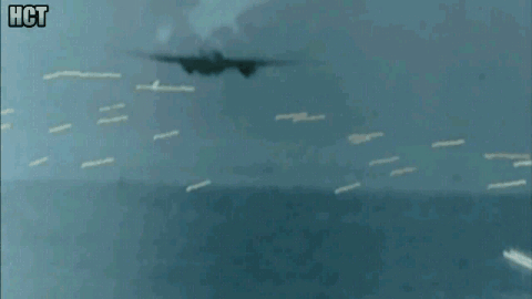 2차 세계대전 실제 대공포 사격_2.gif