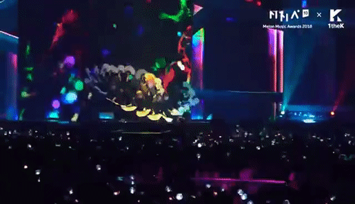 국뽕 관계없는 외국인도 국뽕먹는 진심모드 BTS무대_13.gif