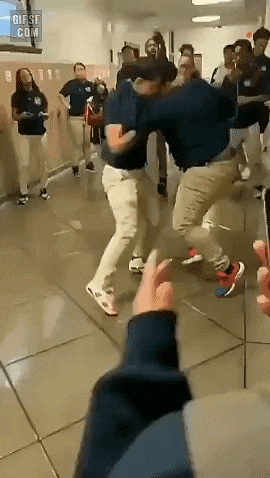 실제 싸움 현장에 꼭 있는 유형.gif_1.gif