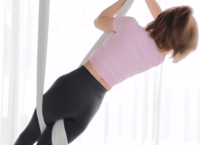 ㅇㅎ) 플라잉요가하는 초아누나.gif_1.gif