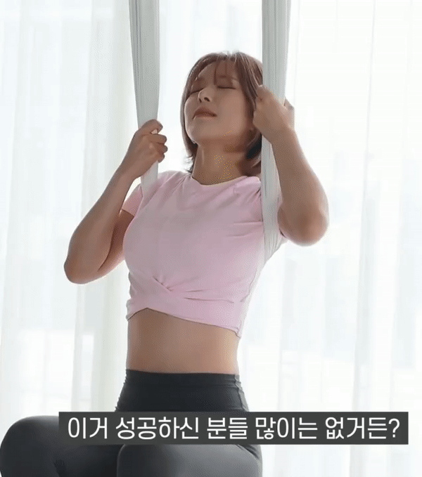 ㅇㅎ) 플라잉요가하는 초아누나.gif_3.gif