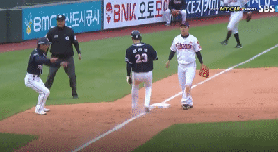 우리는 모두 칼라로 이어져있다.gif_5.gif