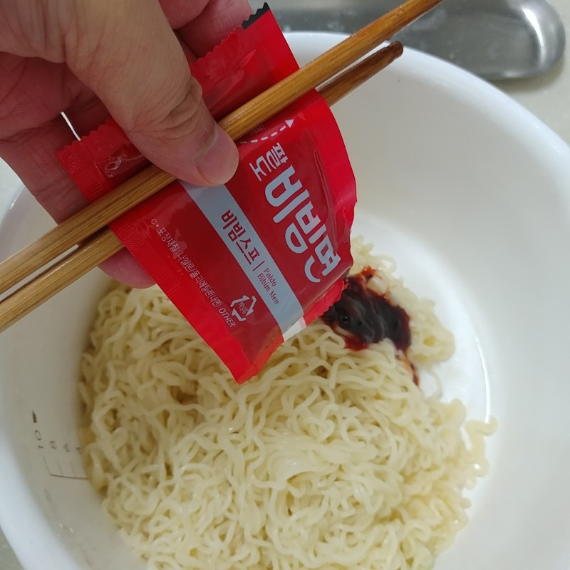 점심에 비빔면 때문에 토론 함._1.jpg