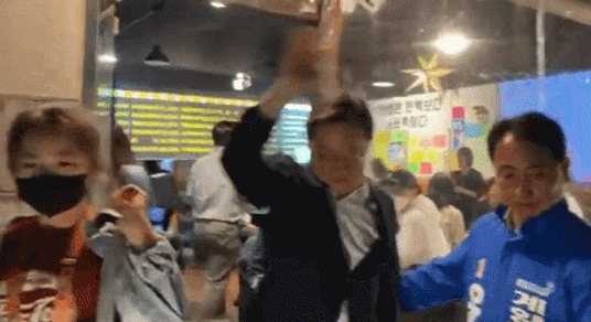 왜곡없는 이재명 짤 모음.gif_2.gif