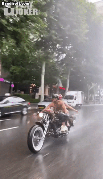 (약후) 강남 비키니 라이딩녀 근황.jpg_2.gif