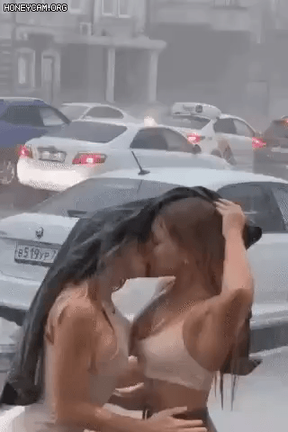 혐)더러운 현실 레즈키스짤들 투척한다_5.gif