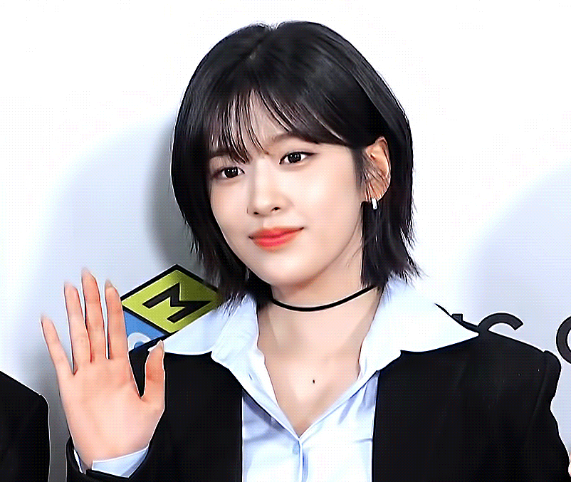 안유진이 예쁜가?_5.gif