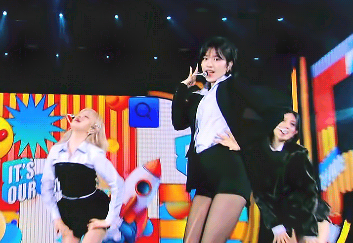 안유진이 예쁜가?_8.gif